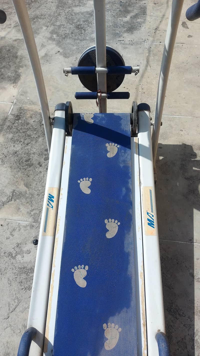 Manual Multi function treadmil with digital panel 1