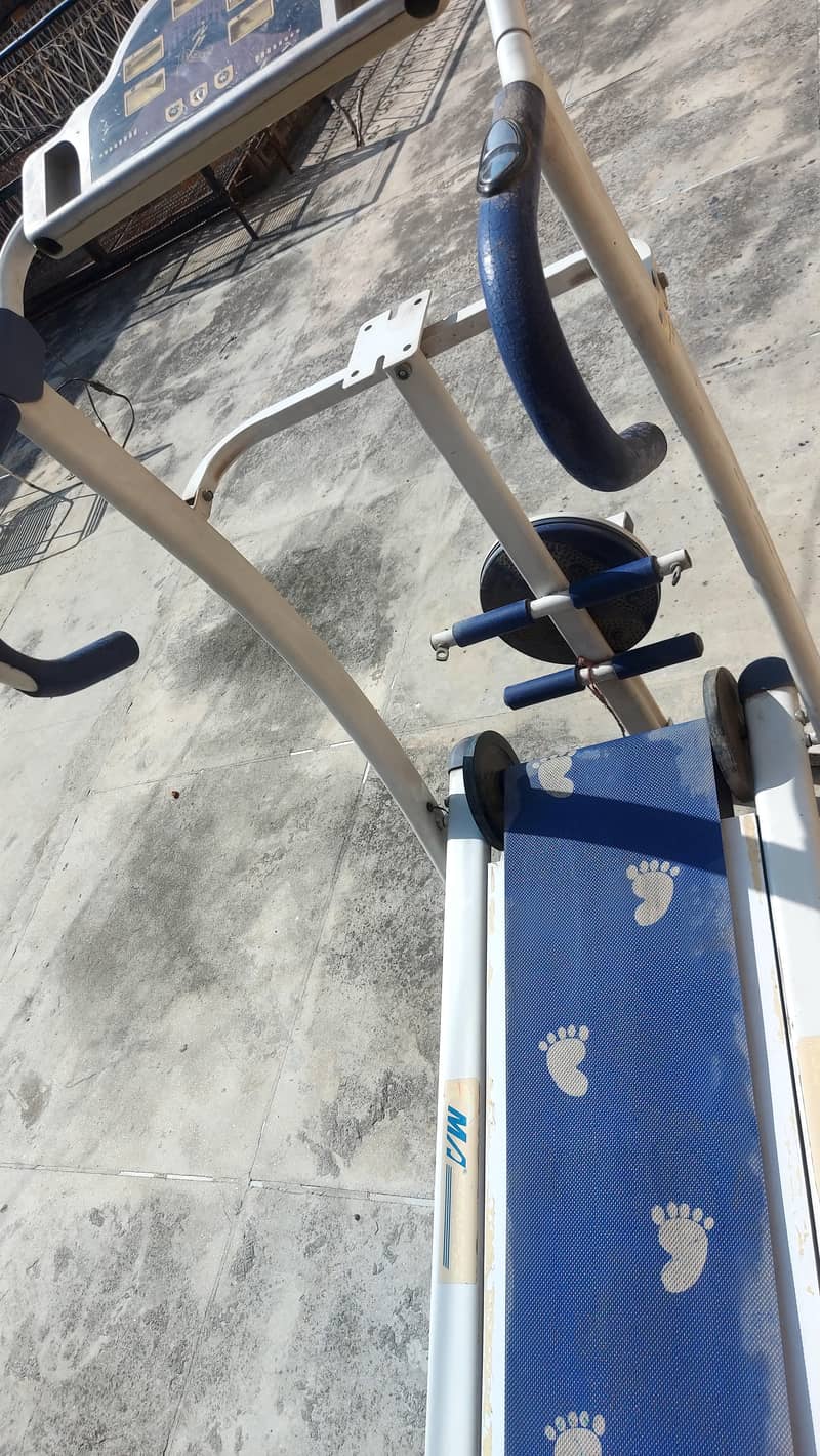 Manual Multi function treadmil with digital panel 2