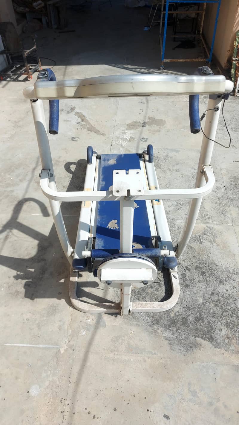 Manual Multi function treadmil with digital panel 3