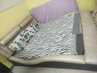 double bed king size in good condition with mattress in goo condition