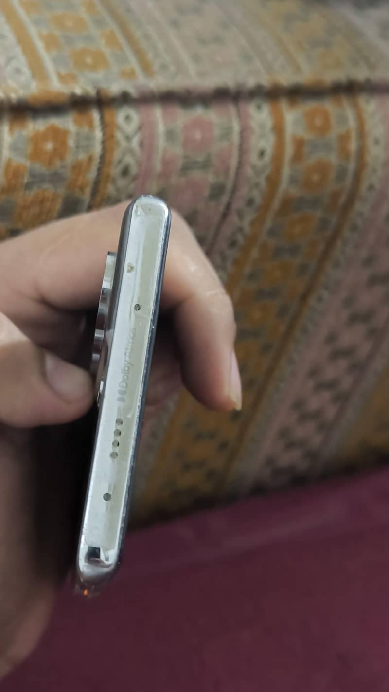 Tecno CAMON 40 Pro 4