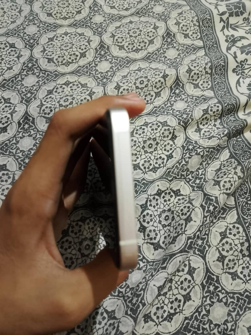 Apple iPhone 12 3