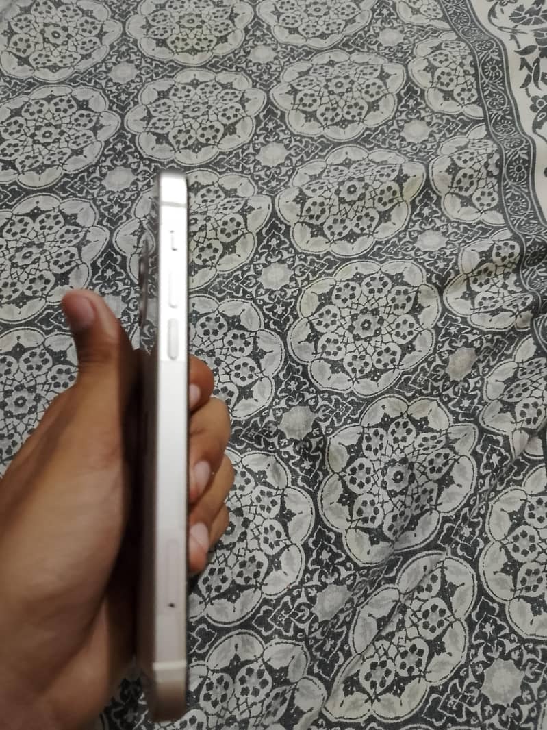 Apple iPhone 12 4