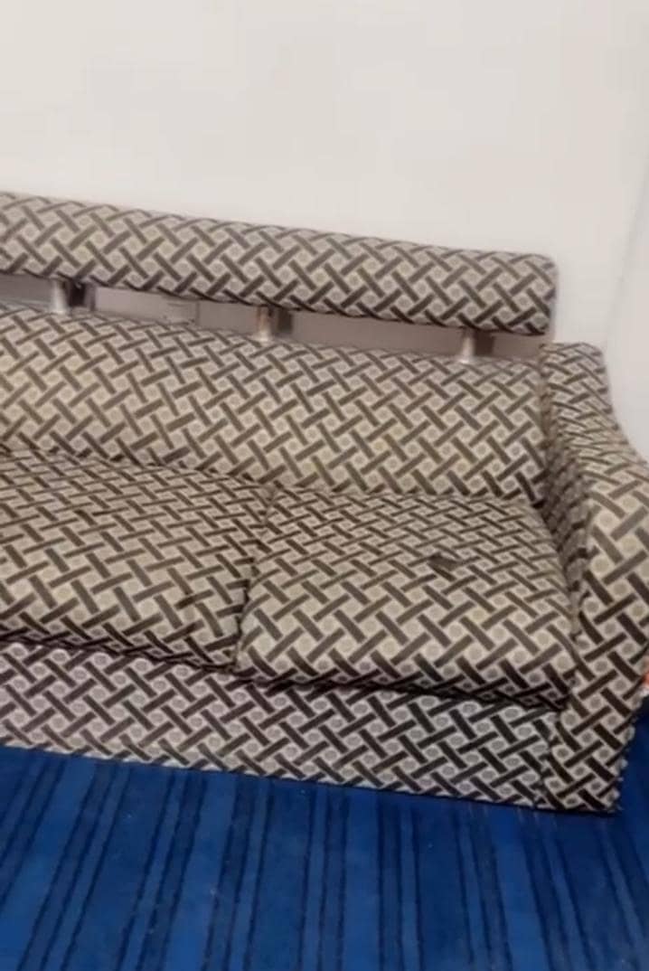 5 seater sofa set. 0