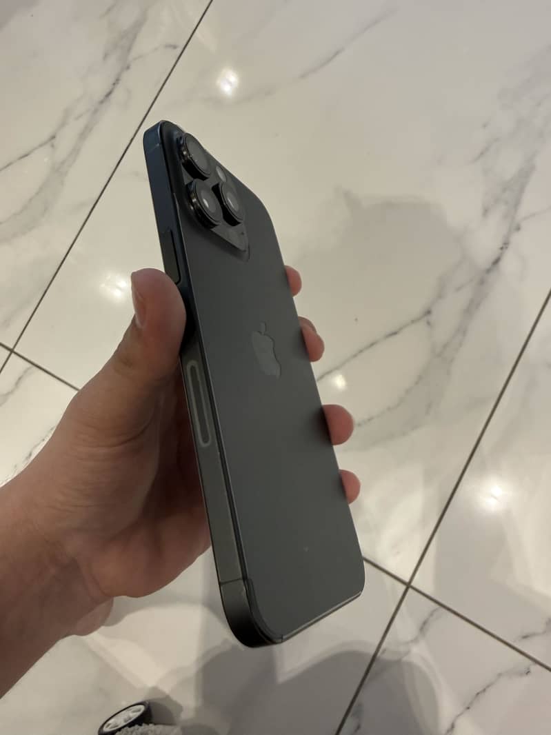 Apple iPhone 15 Pro Max 0