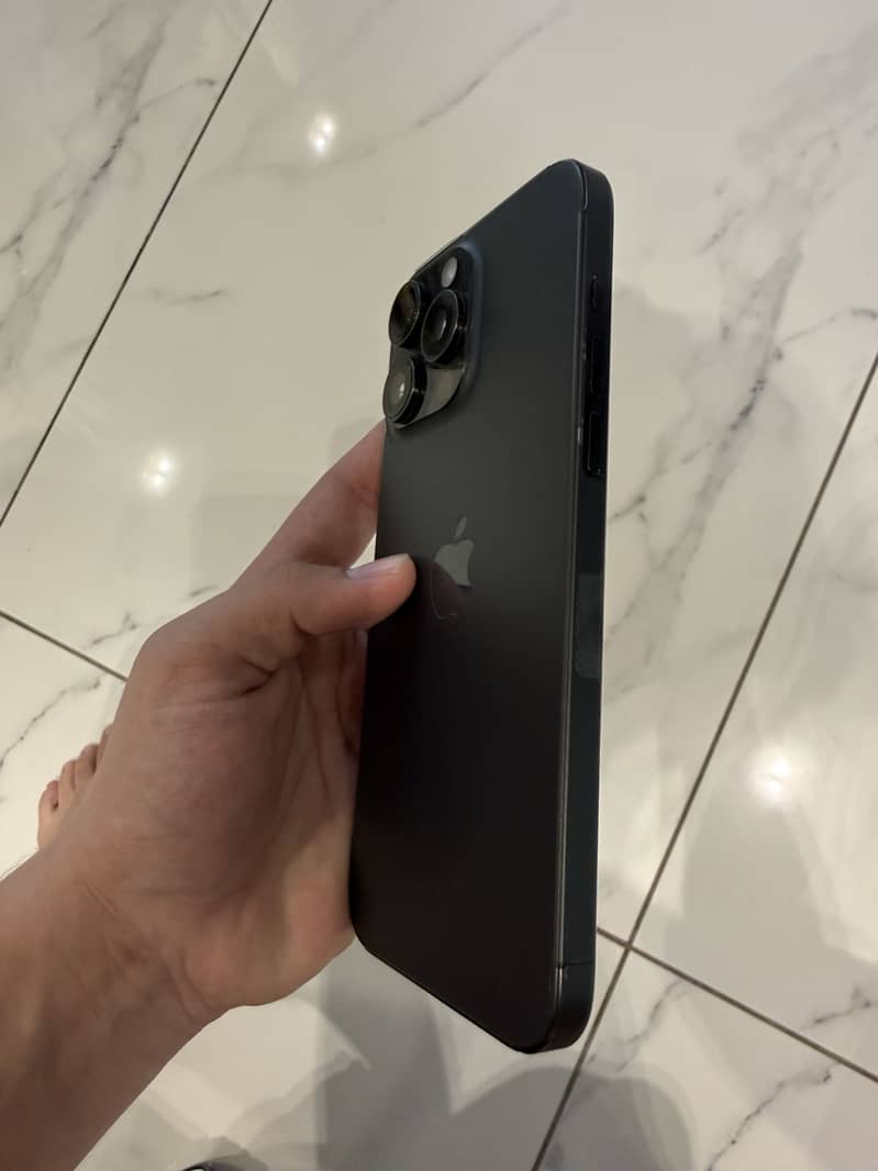 Apple iPhone 15 Pro Max 3