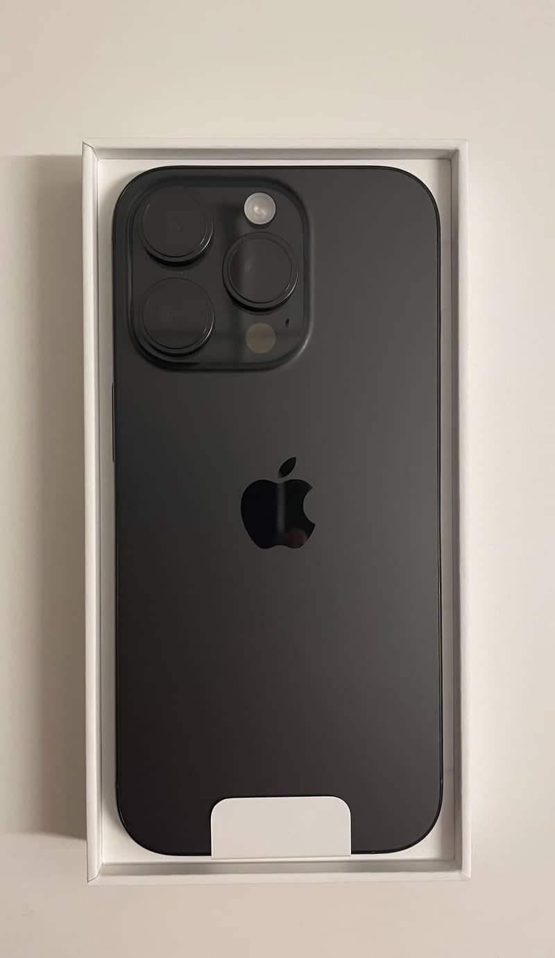 Apple iPhone 16 Pro Max 2