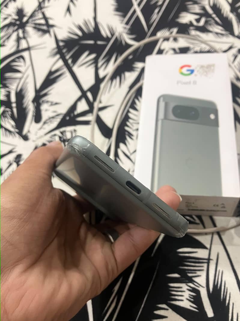 Google Pixel 8 4