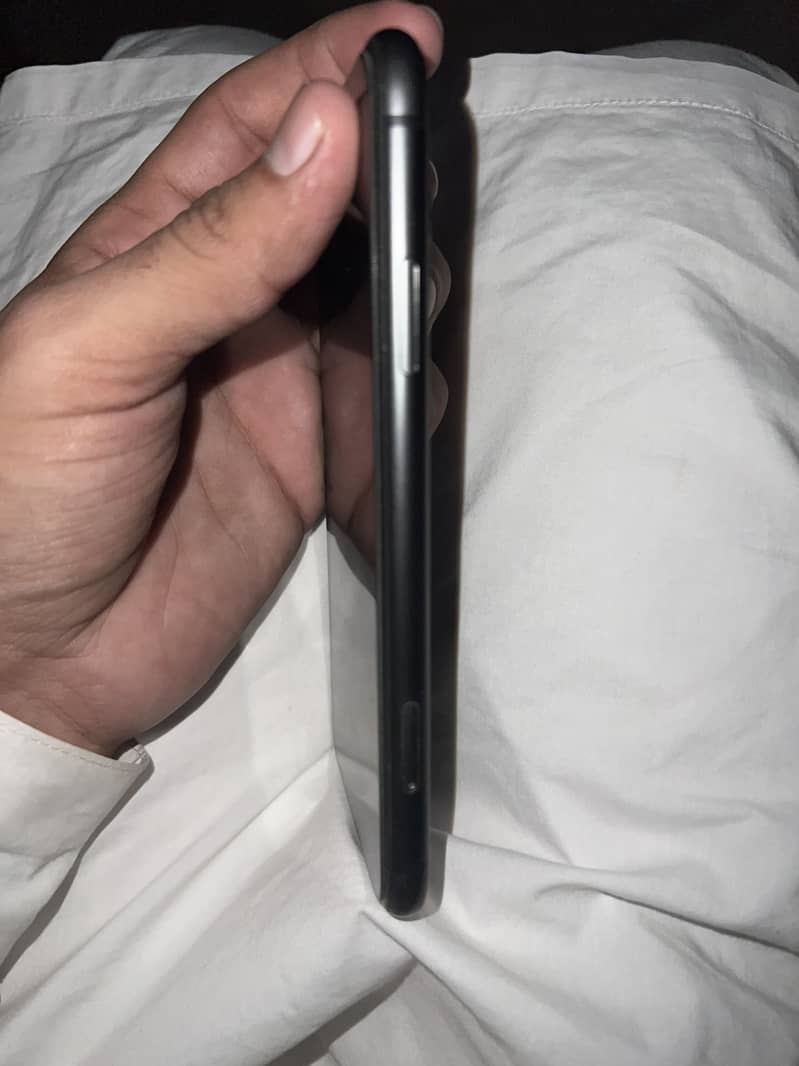 Apple iPhone 11 3