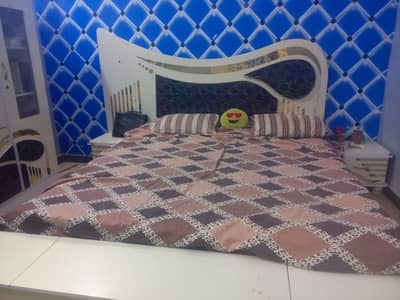Complete room set for sale.