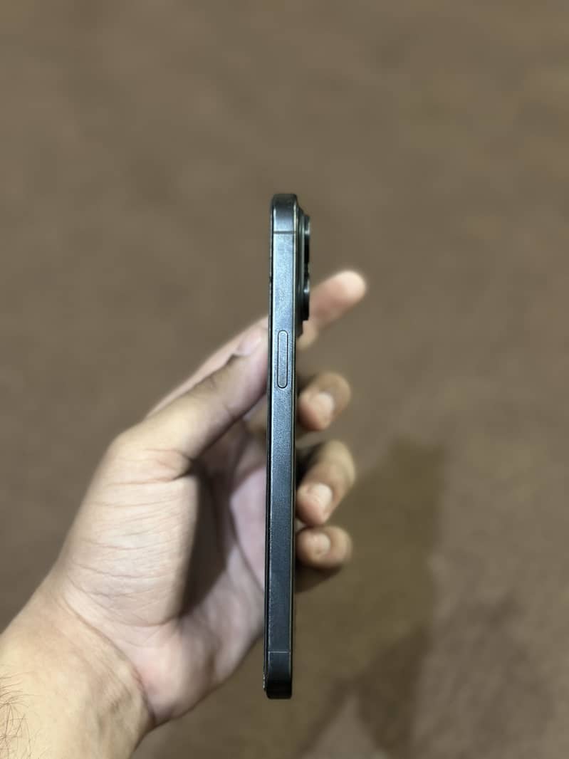 Apple iPhone 15 Pro Max 0