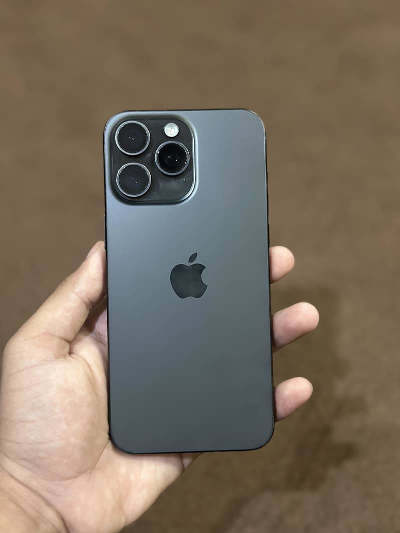 Apple iPhone 15 Pro Max 3