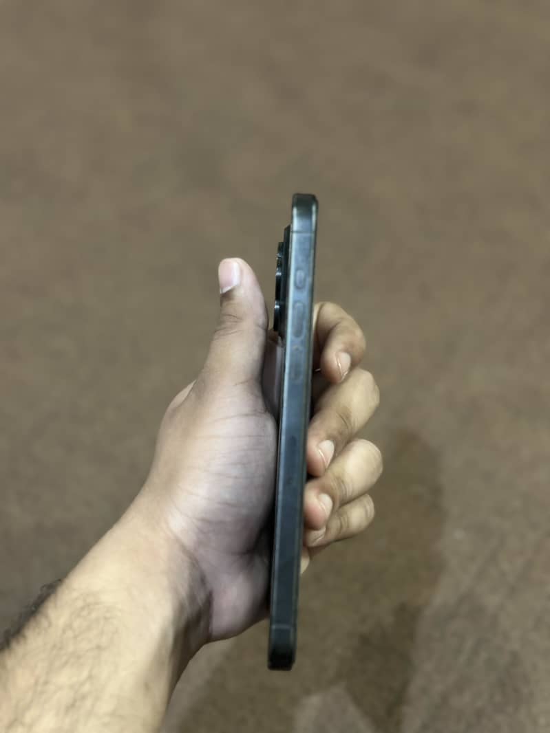 Apple iPhone 15 Pro Max 5