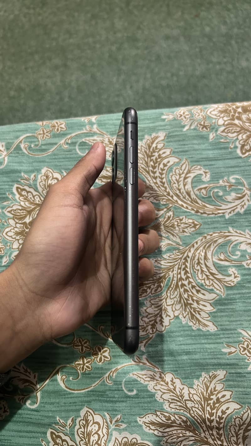 Apple iPhone 11 3