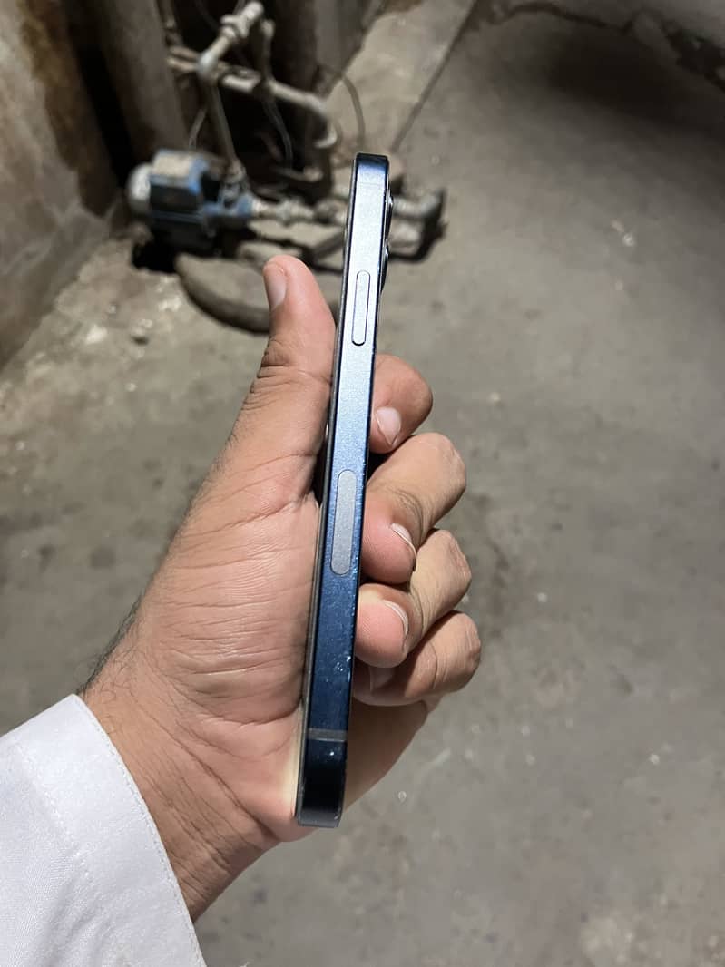 Apple iPhone 12 2