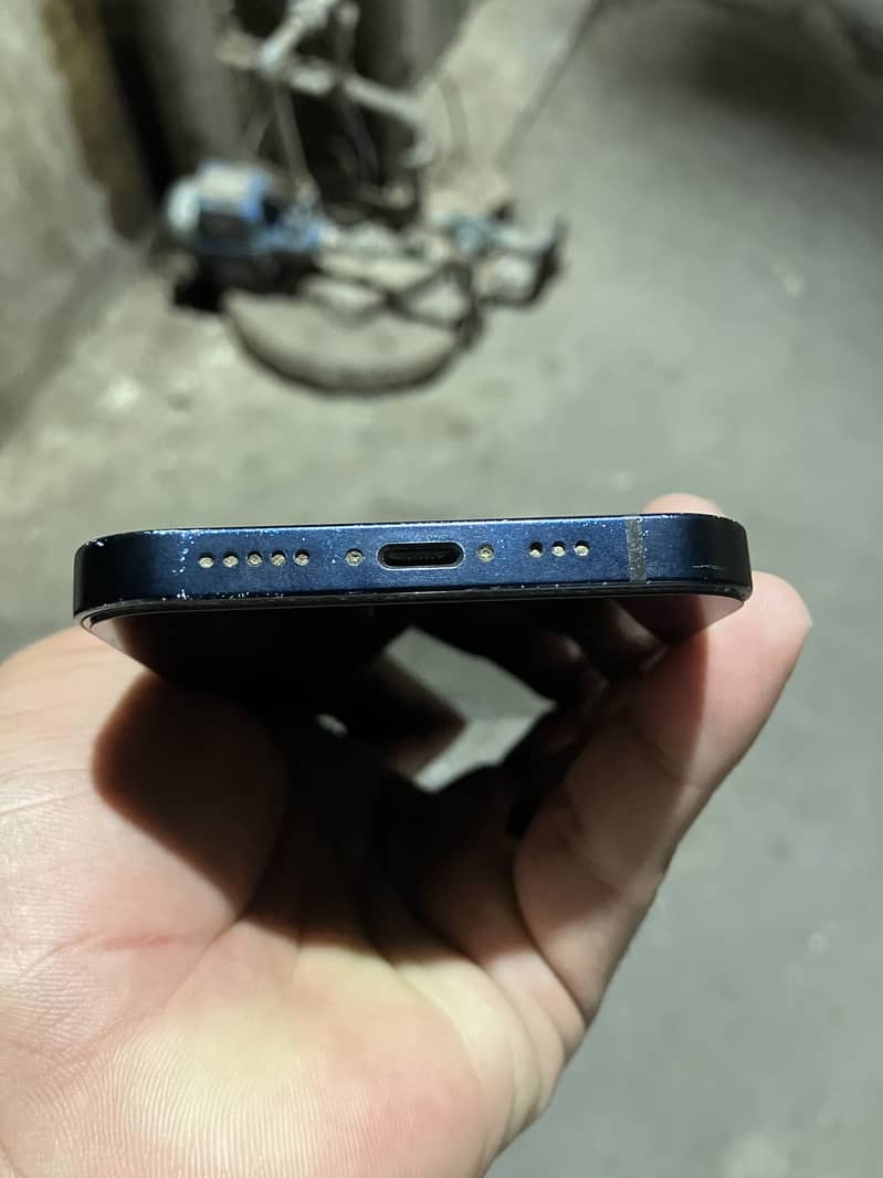 Apple iPhone 12 3