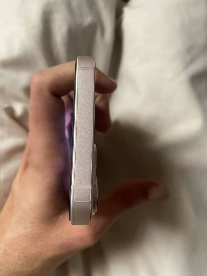 Apple iPhone 13 5