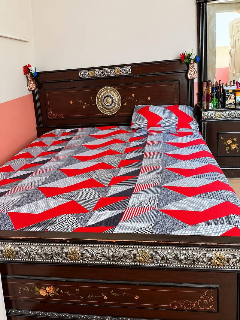 bed and dressing 0