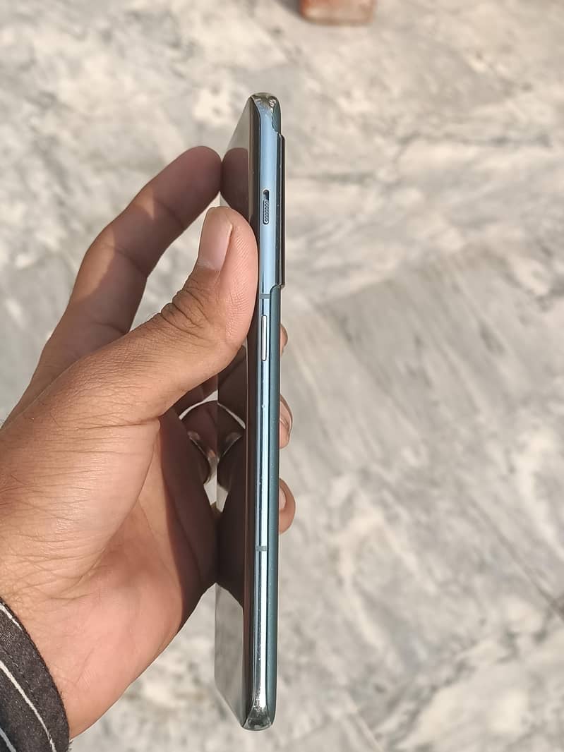 One Plus 10 Pro 4