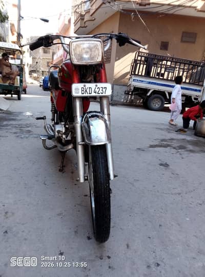 Road price bike bht zabr10 sound bike mery apny name pe hai.