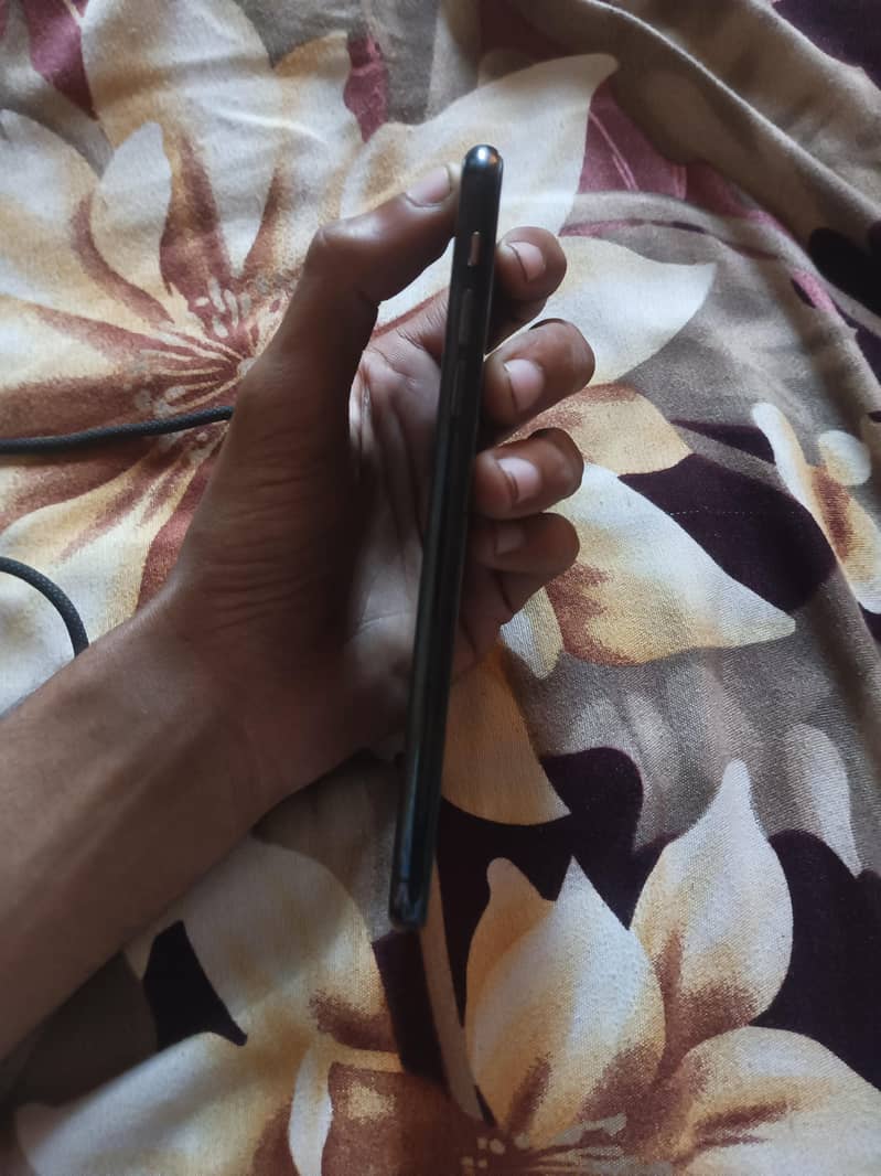 Apple iPhone XS Max 0
