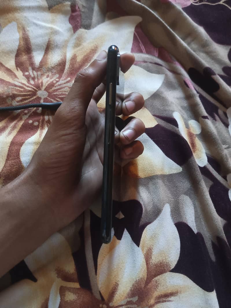 Apple iPhone XS Max 1