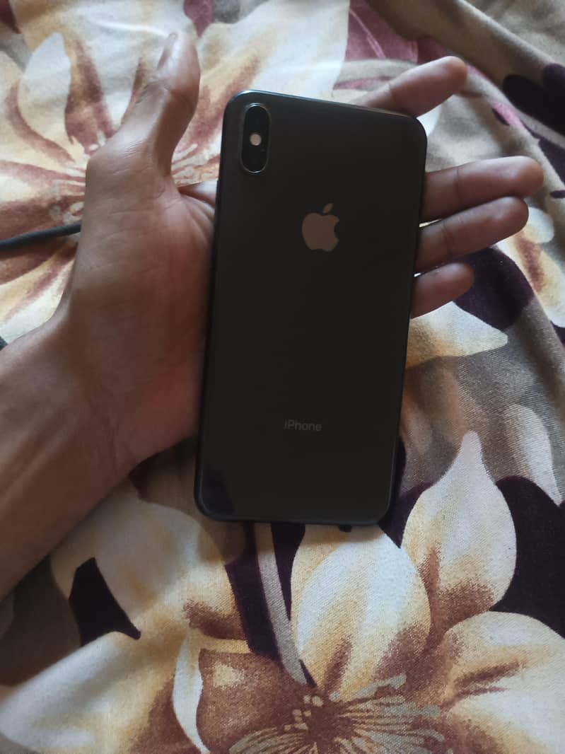 Apple iPhone XS Max 4
