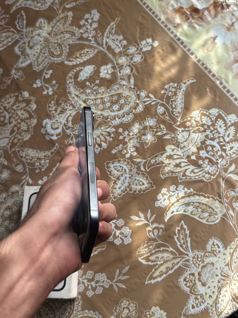Apple iPhone 15 2