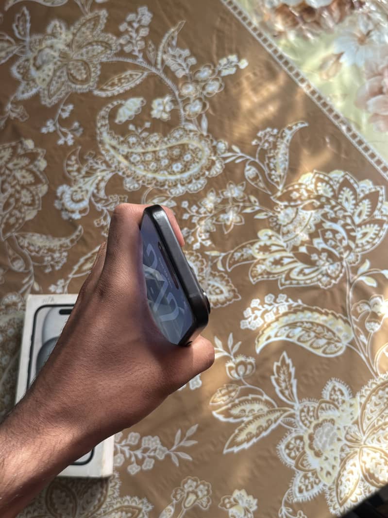 Apple iPhone 15 4