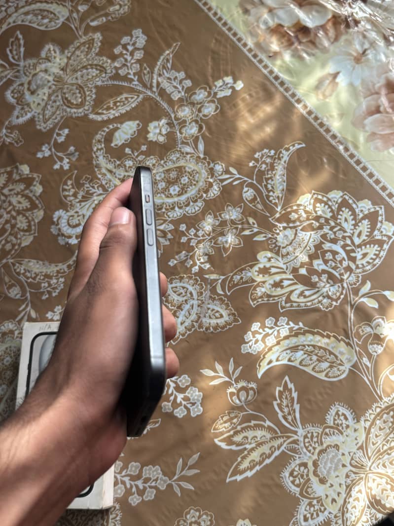 Apple iPhone 15 7