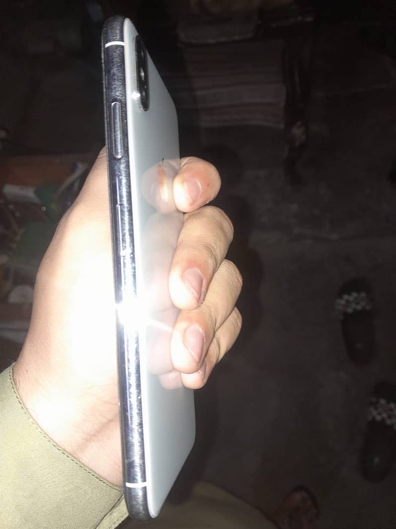 Apple iPhone XS Max 1