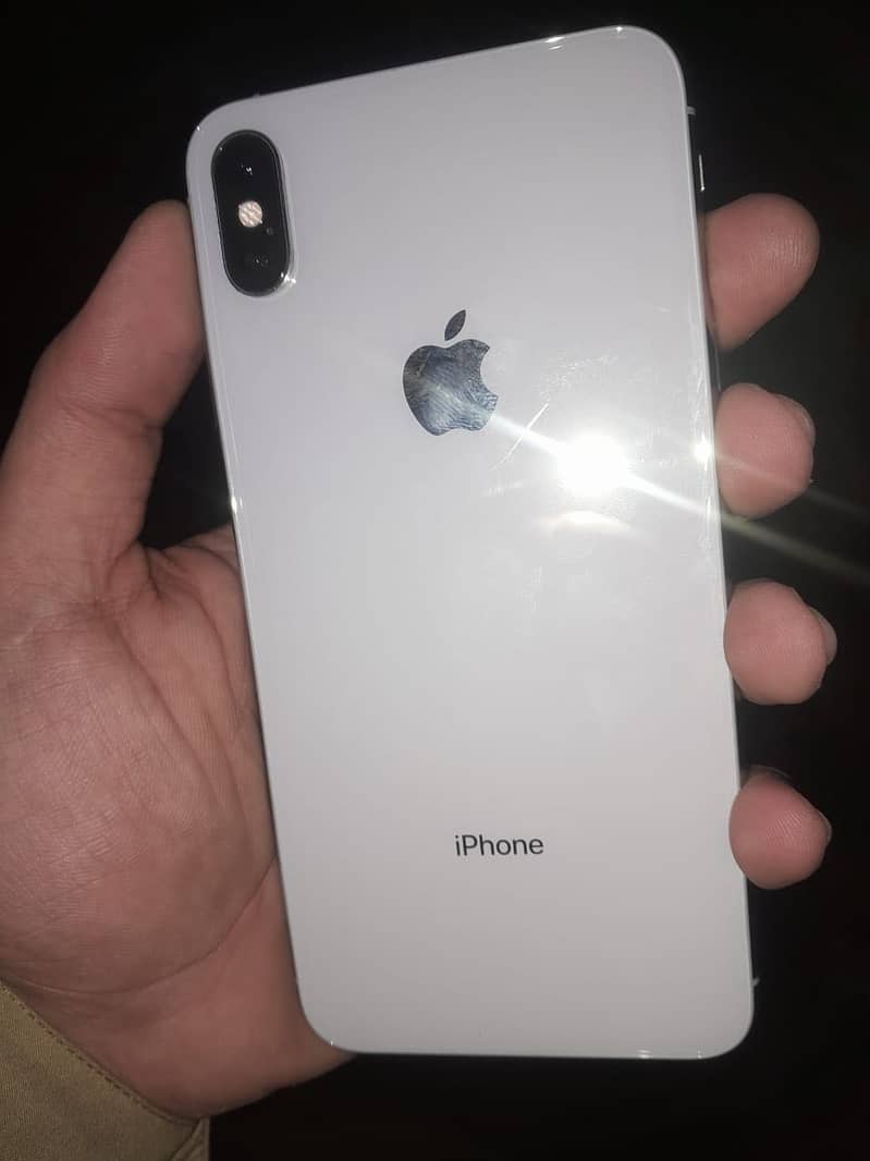Apple iPhone XS Max 3