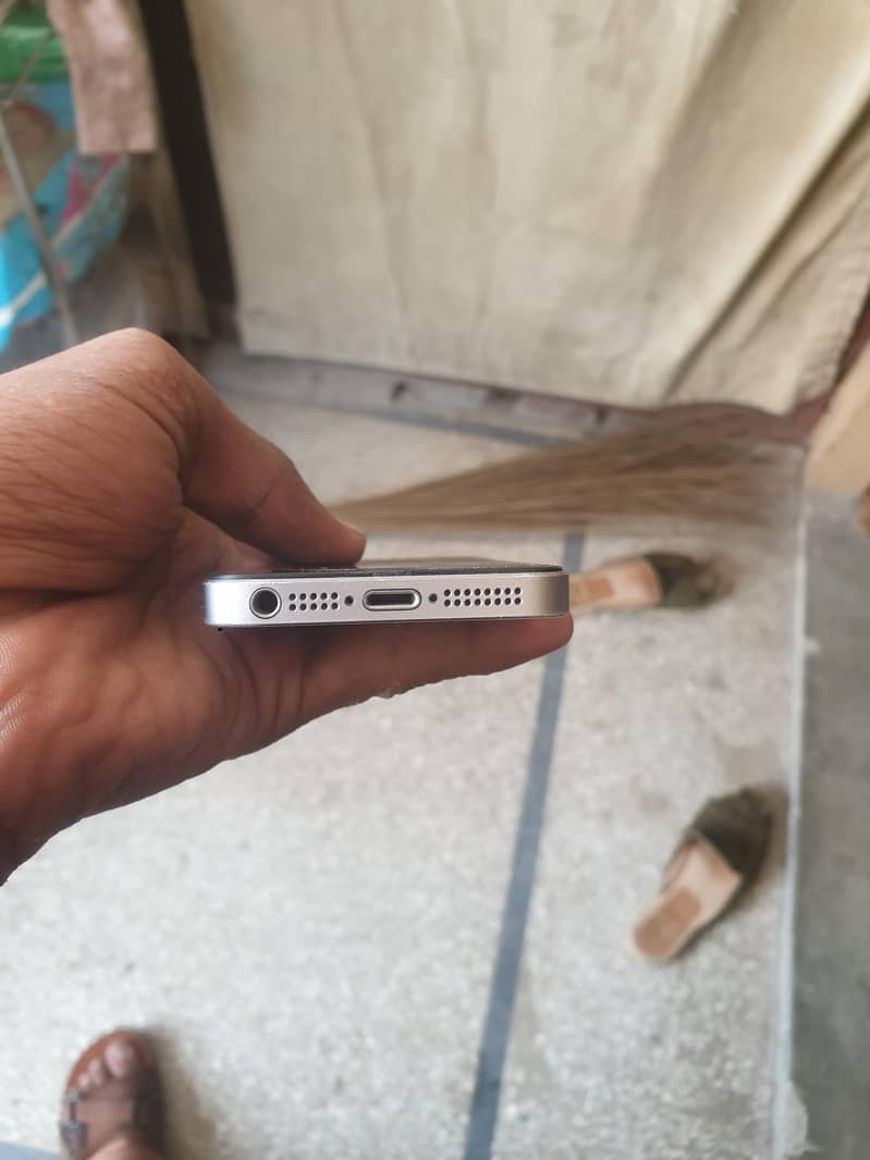 Apple iPhone 5s 4
