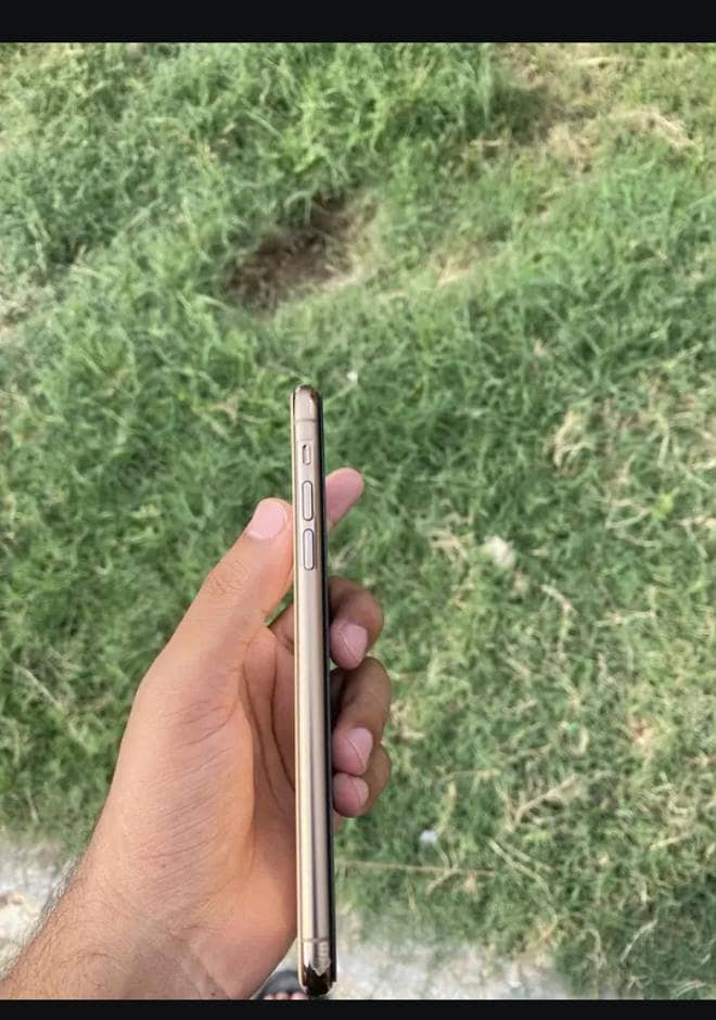 Apple iPhone 11 Pro Max 3