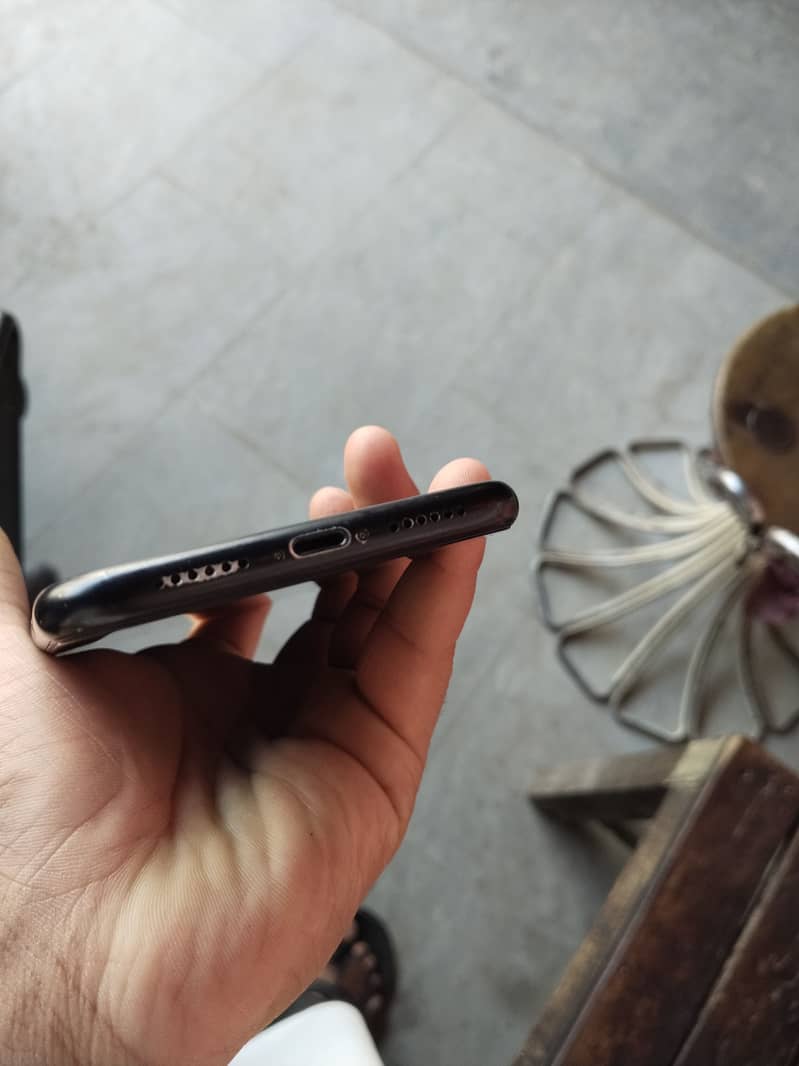 Apple iPhone XR 6