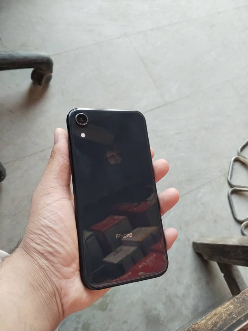 Apple iPhone XR 7
