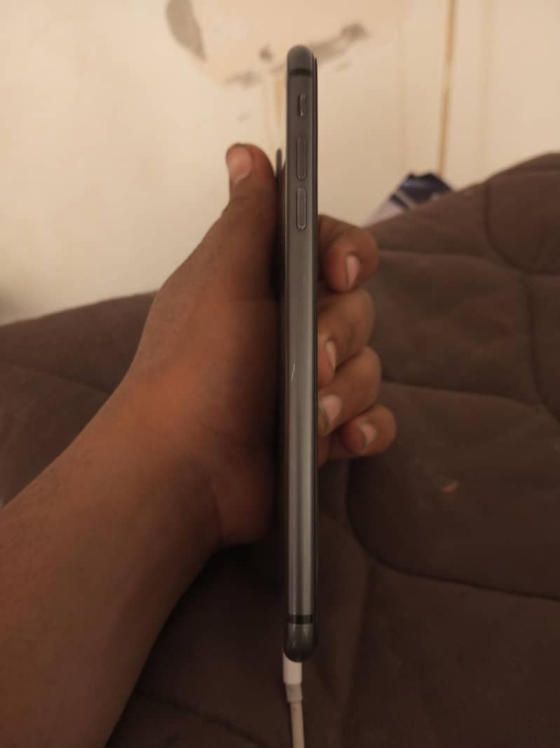 Apple iPhone 8 Plus 3