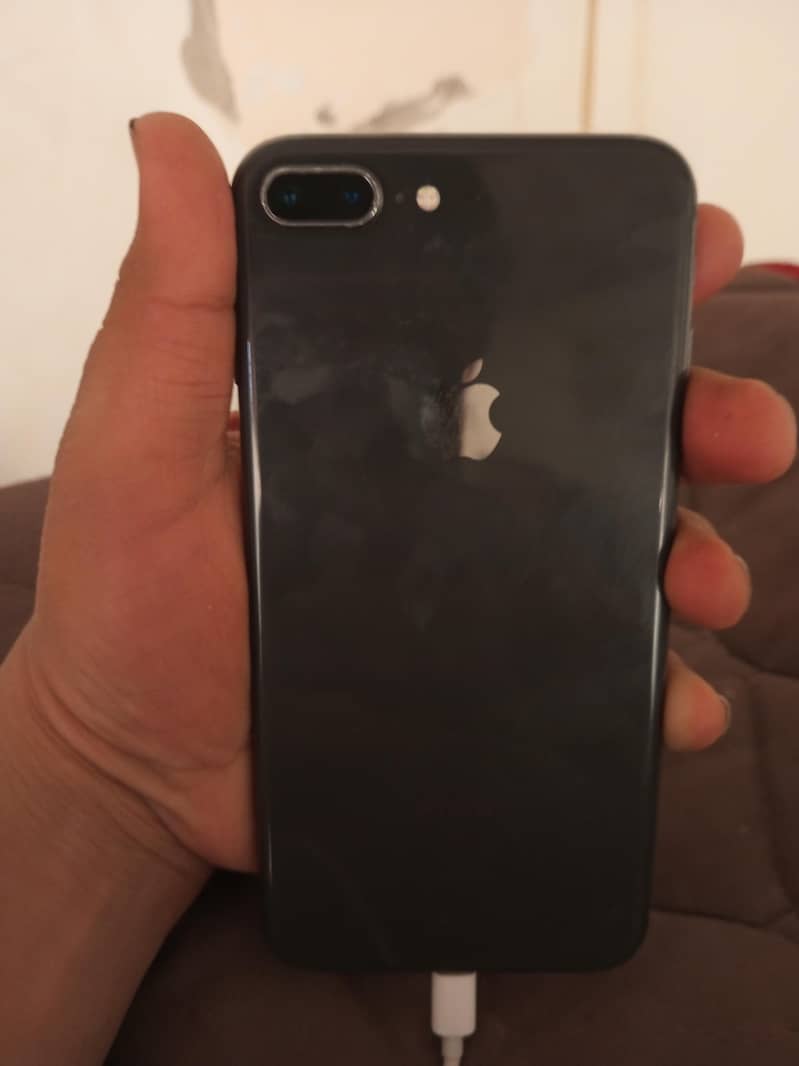 Apple iPhone 8 Plus 4