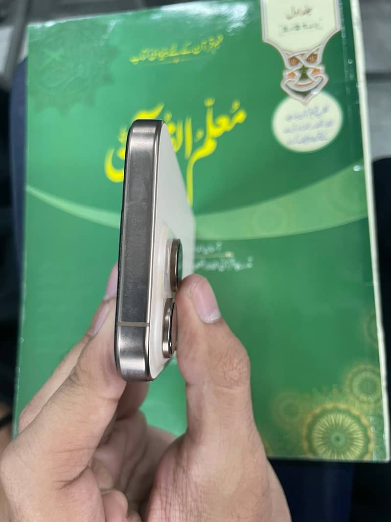 Apple iPhone 16 Pro 1