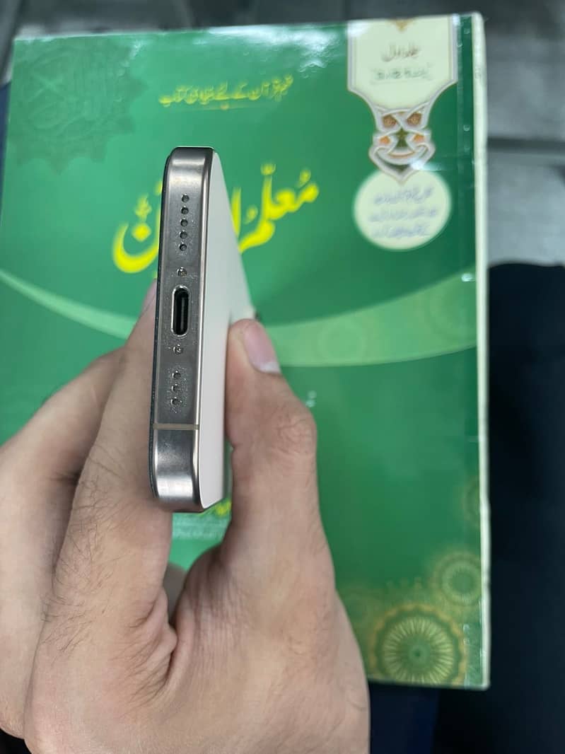 Apple iPhone 16 Pro 4