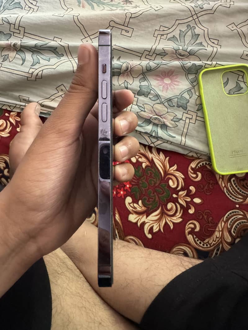 Apple iPhone 14 Pro Max 1