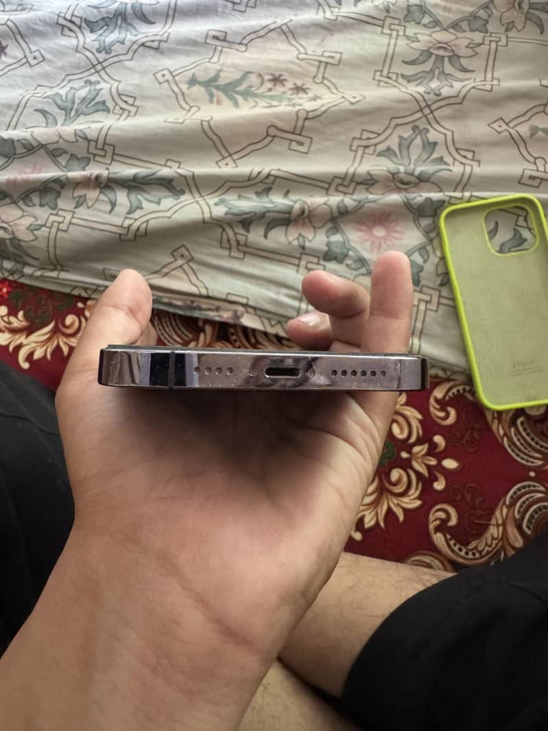Apple iPhone 14 Pro Max 4