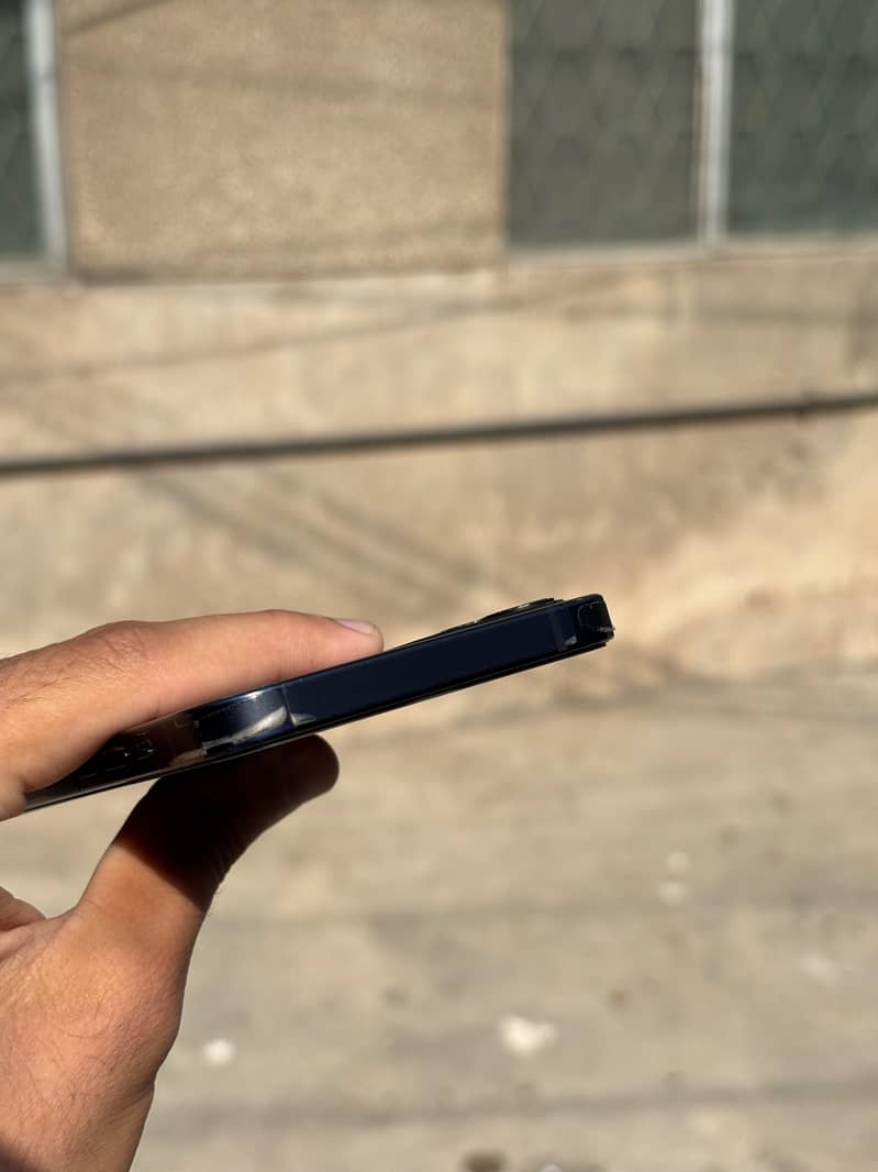 Apple iPhone 12 3