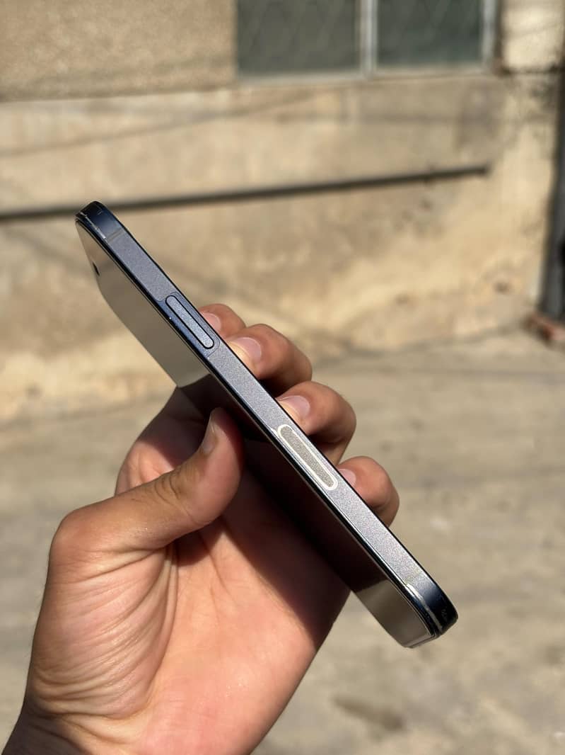 Apple iPhone 12 3