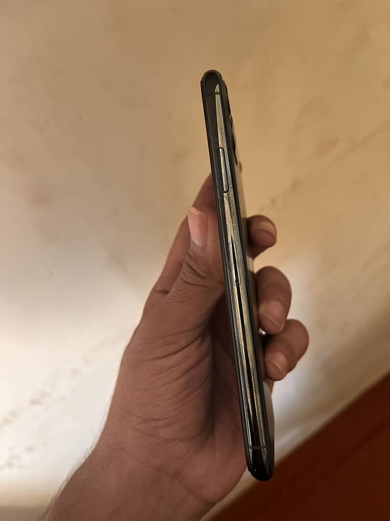 Apple iPhone 11 Pro Max 2