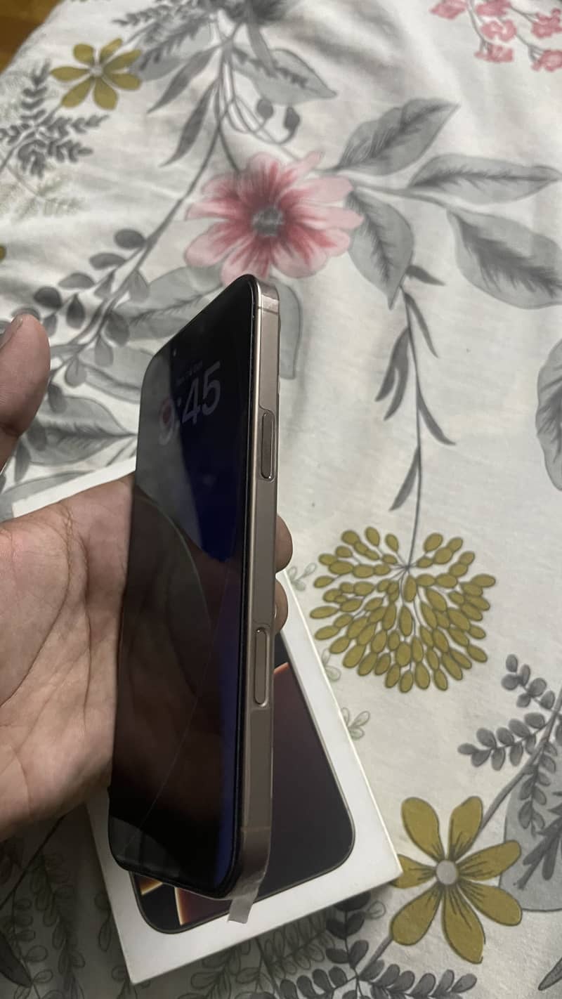 Apple iPhone 16 Pro Max 2