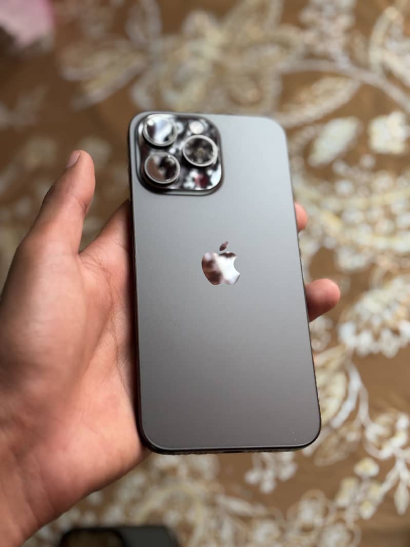 Apple iPhone 15 Pro Max 0