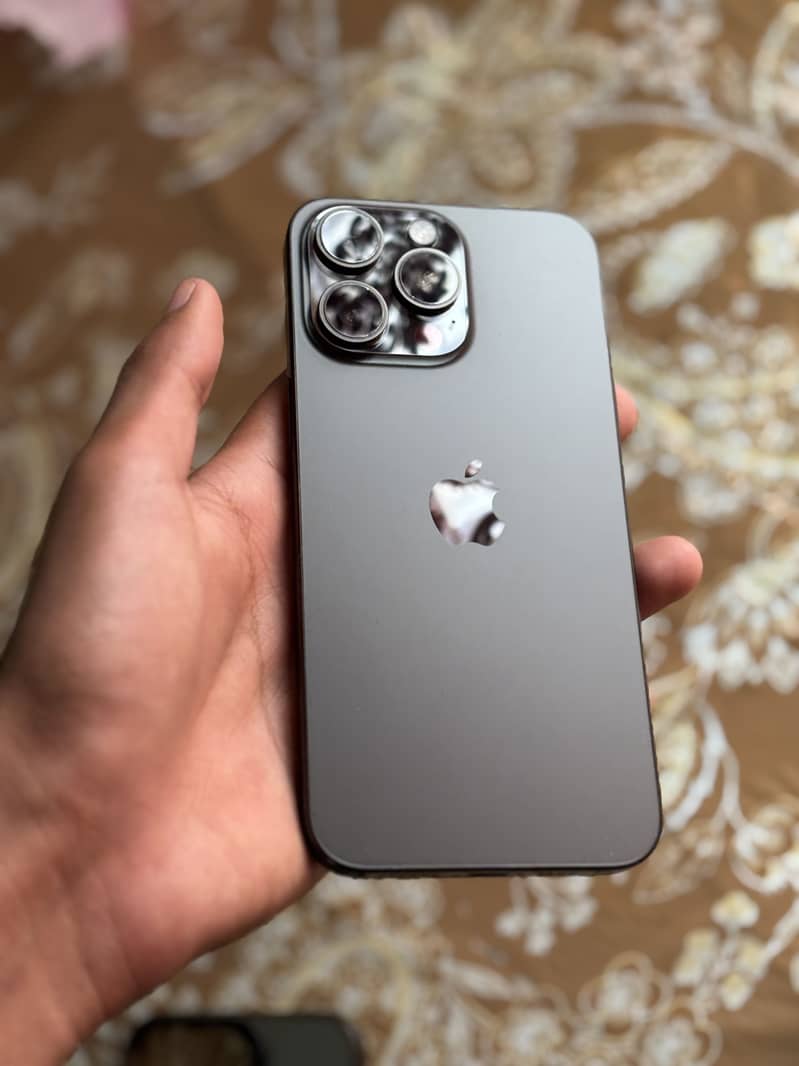 Apple iPhone 15 Pro Max 1