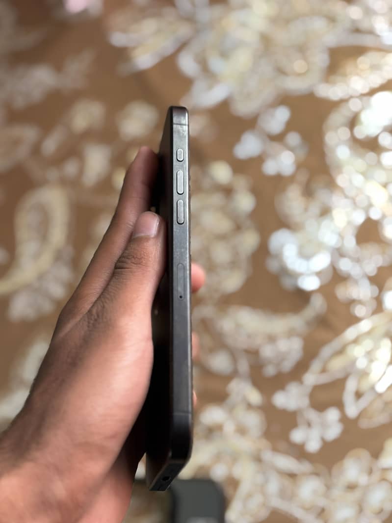 Apple iPhone 15 Pro Max 2