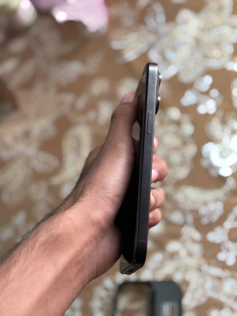 Apple iPhone 15 Pro Max 4